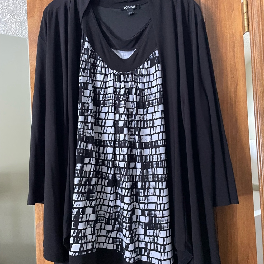 Roz & Ali Black and White Patterned Tank Top & Shrug